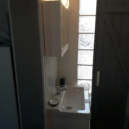 Apartament Joli Petit Studio Tout Equipe Saint-Laurent-dʼAigouze